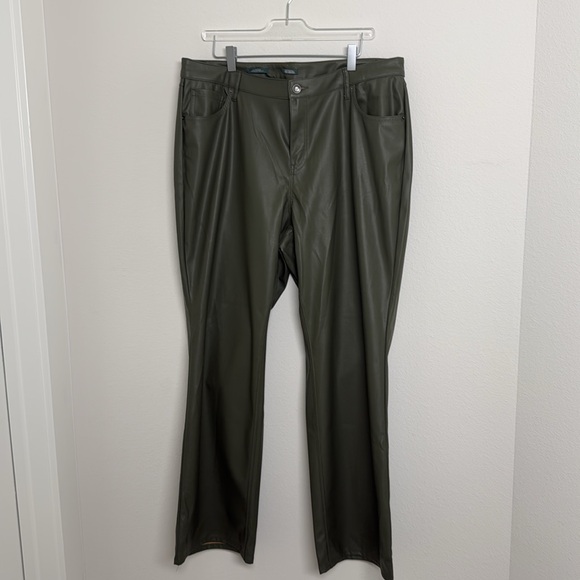 WILD FABLE Low Rise Flare Faux Leather Pants in Olive Sz 17 - Picture 2 of 7